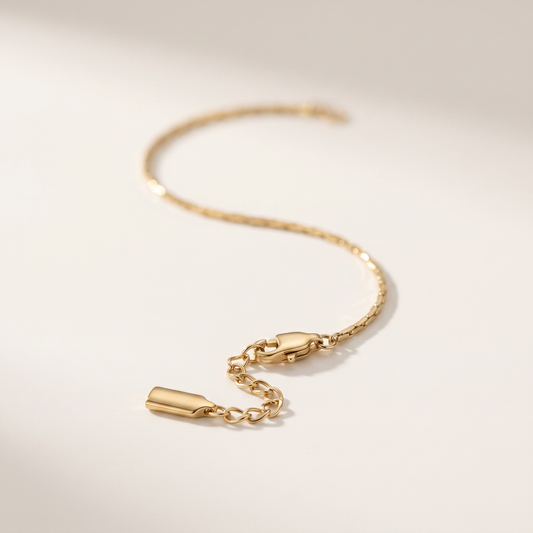 Close-up of the fine gold chain