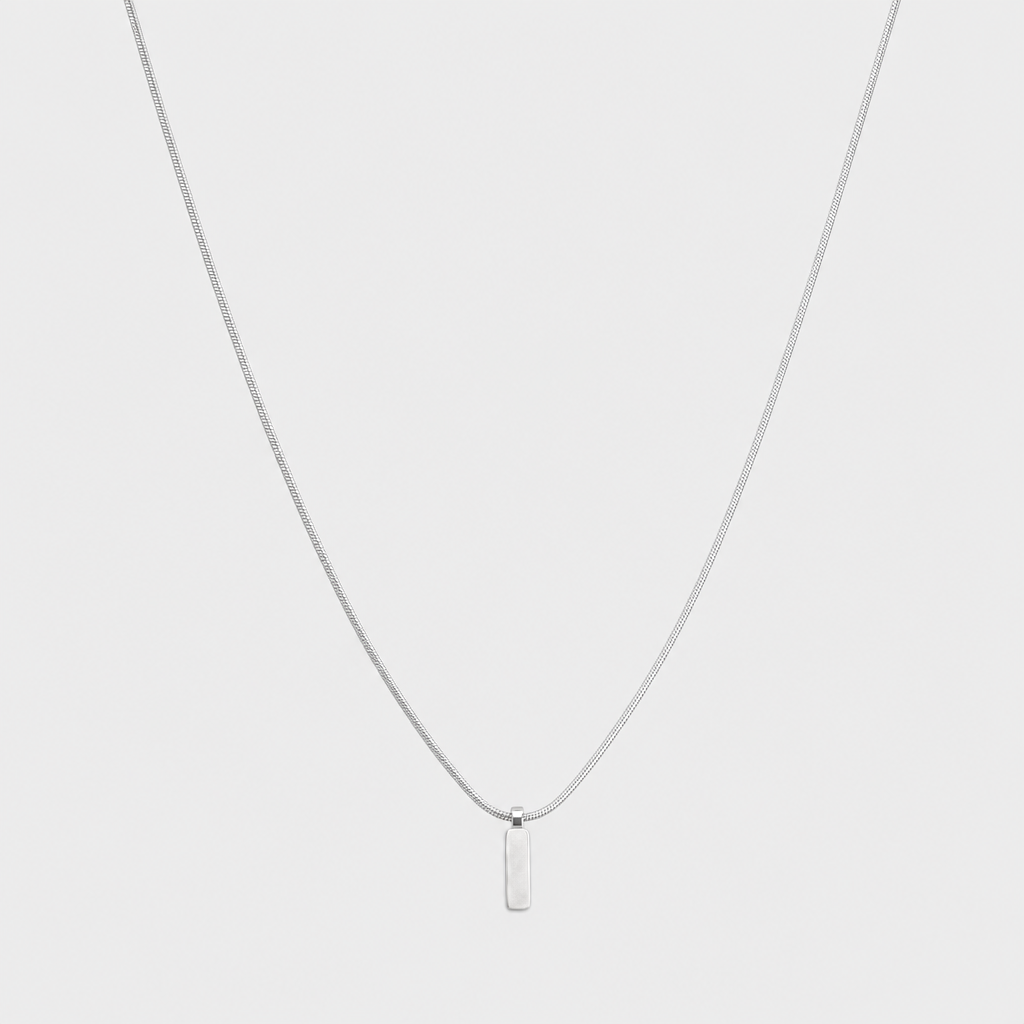Pendant Necklace on the 887Seven grey plate