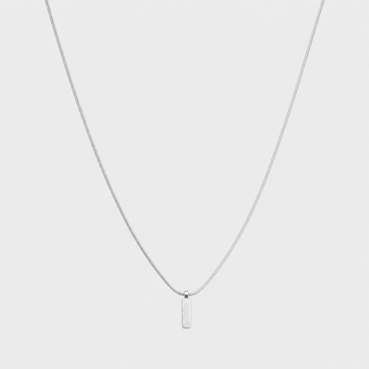 Pendant Necklace on the 887Seven grey plate
