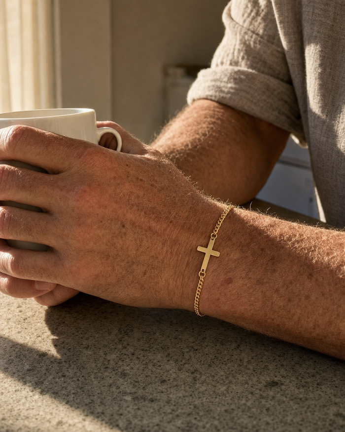 Cross Bracelet Gold