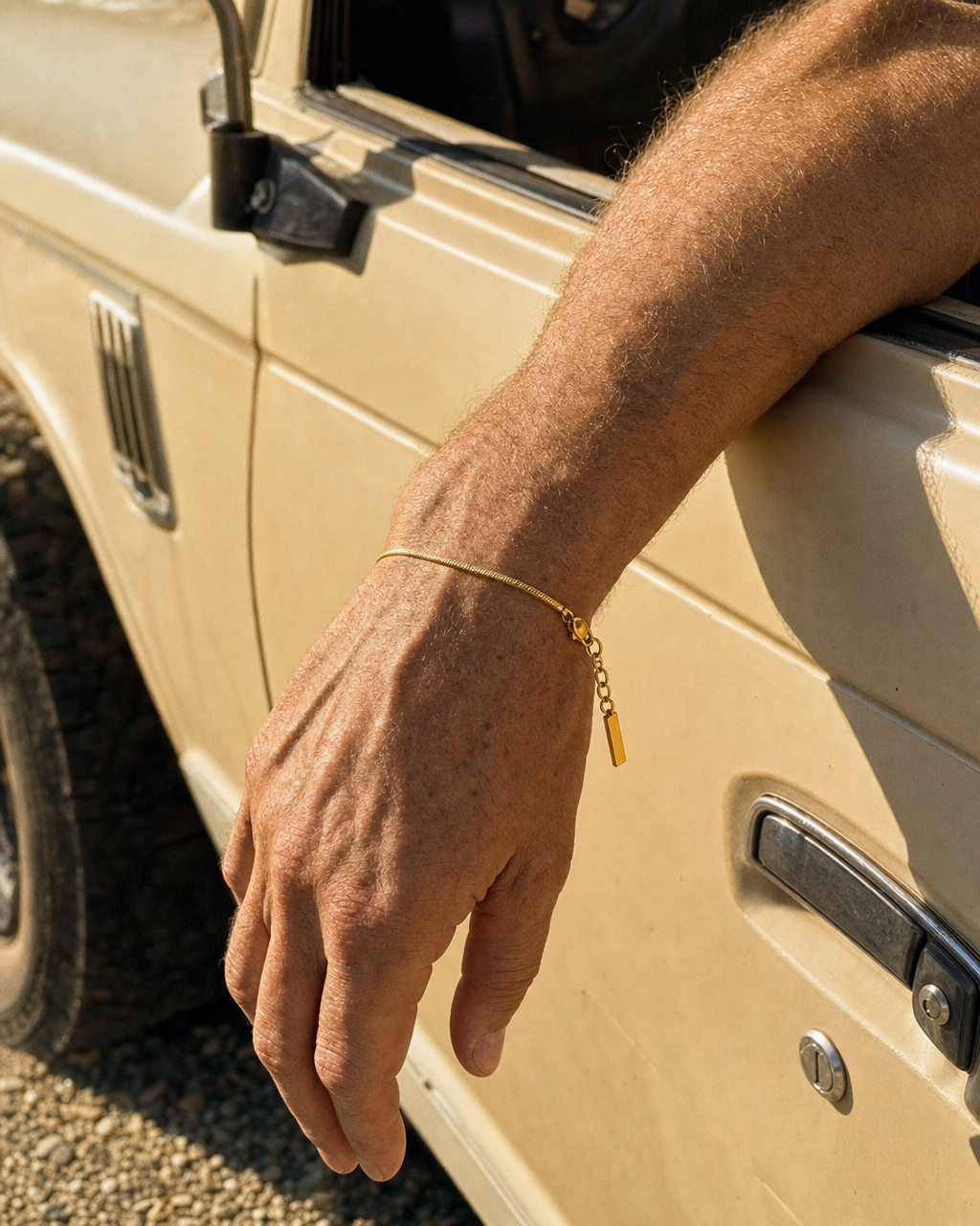 887Seven Classic Bracelet in 18K gold worn on a wrist
