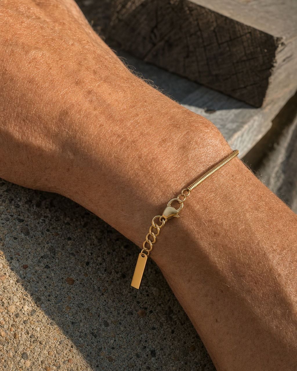 18K gold with a 316L stainless steel core