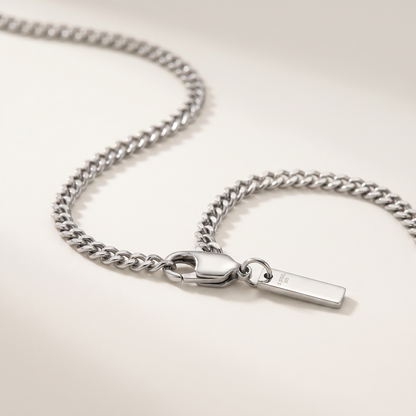 Close-up of the Cuban link bracelet