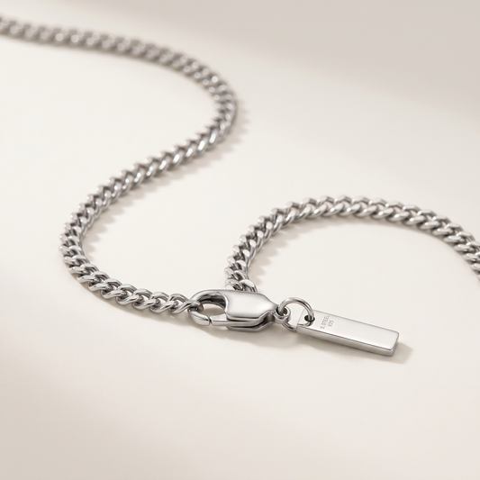 Close-up of the Cuban link bracelet
