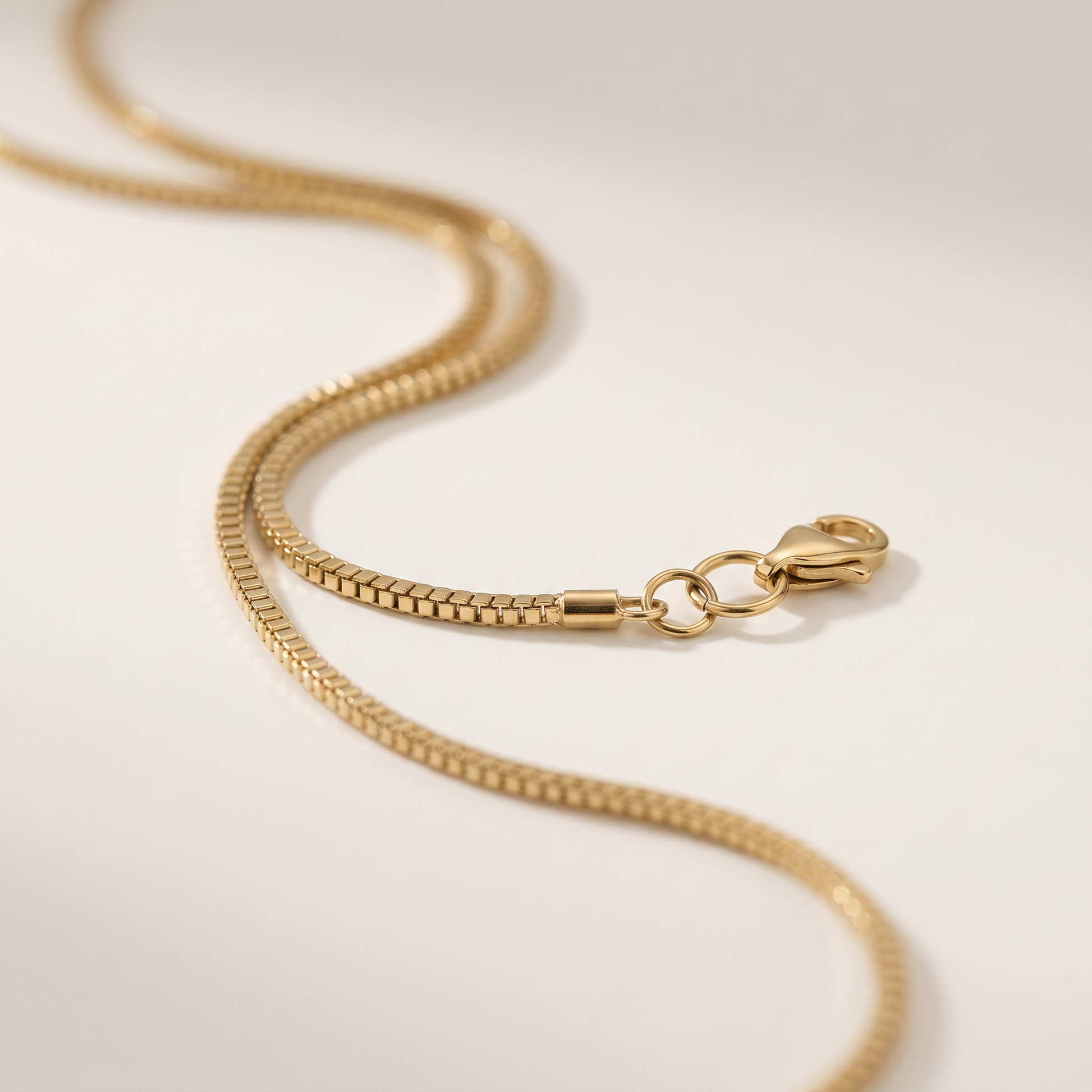 Close-up of the gold chain links