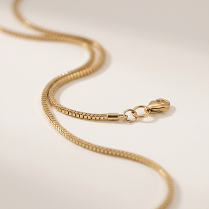 Close-up of the gold chain links