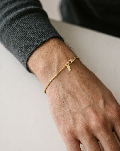 Man wearing the gold classic chain bracelet