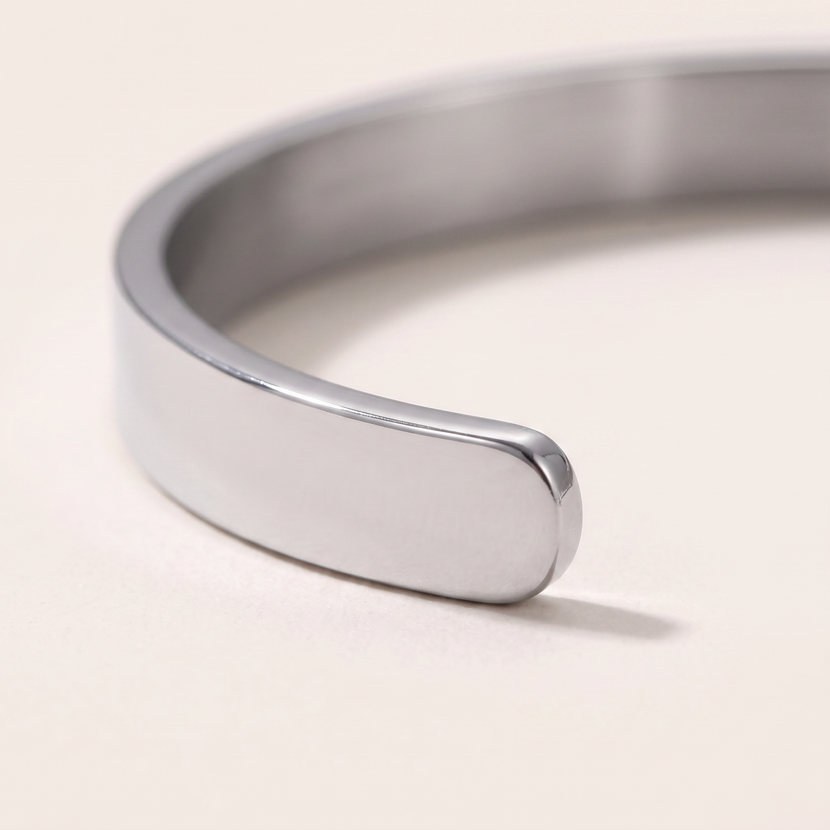 Close up of the rounded end and 6mm band of the Meridian Cuff