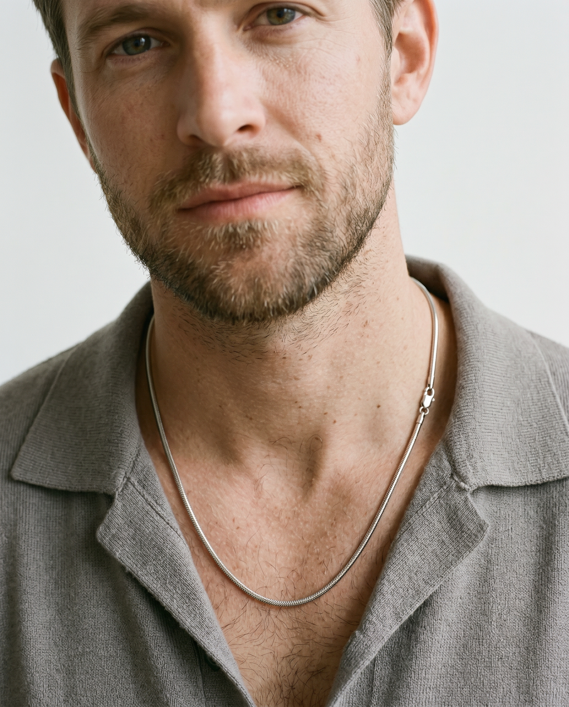 Man wearing the silver chain necklace